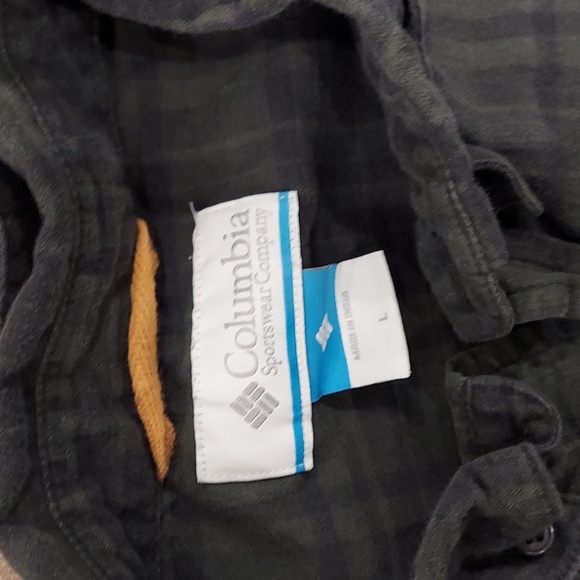 Columbia Men's Button Up Shirt - Picture 2 of 3